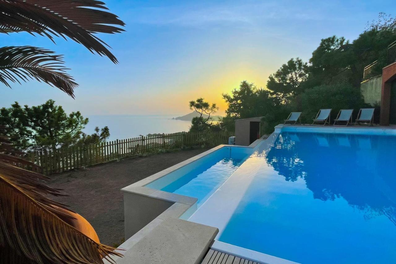 Family With Unique Sea View For 11people Saint-Raphaël